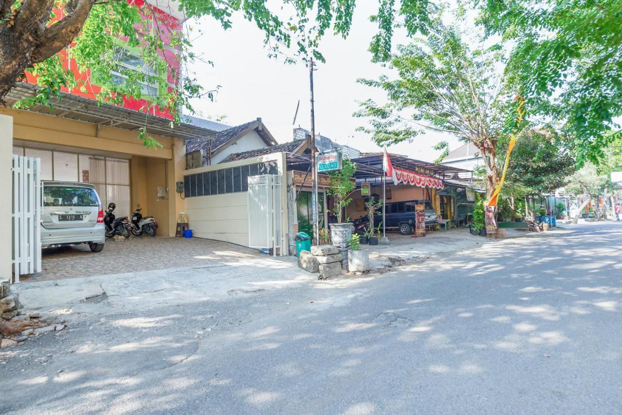 Oyo 3434 Penginapan Keluarga Syariah Hotel Lamongan Exterior photo